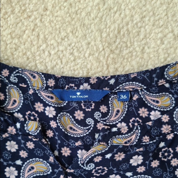 2 Tops,One H&M and One Tom Tailor - Picture 12 of 16